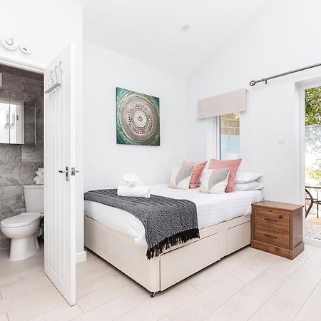 New, Stylish Studio Flat With Private Patio And Free On-Street Parking Check Out At 11Am Bournemouth Exterior photo