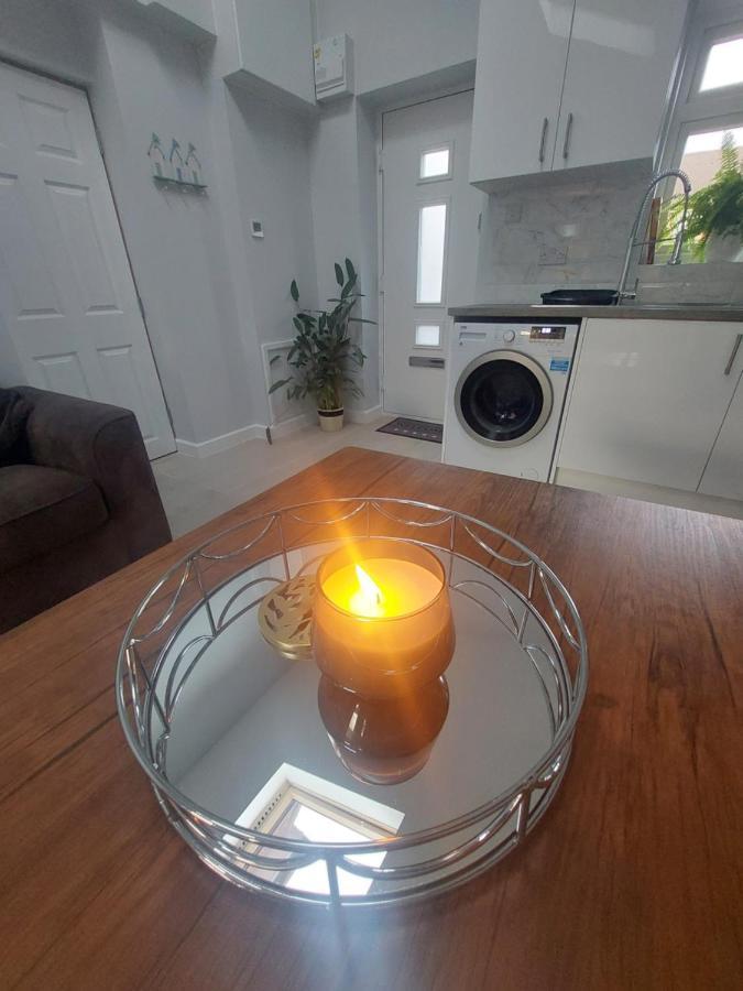 New, Stylish Studio Flat With Private Patio And Free On-Street Parking Check Out At 11Am Bournemouth Exterior photo