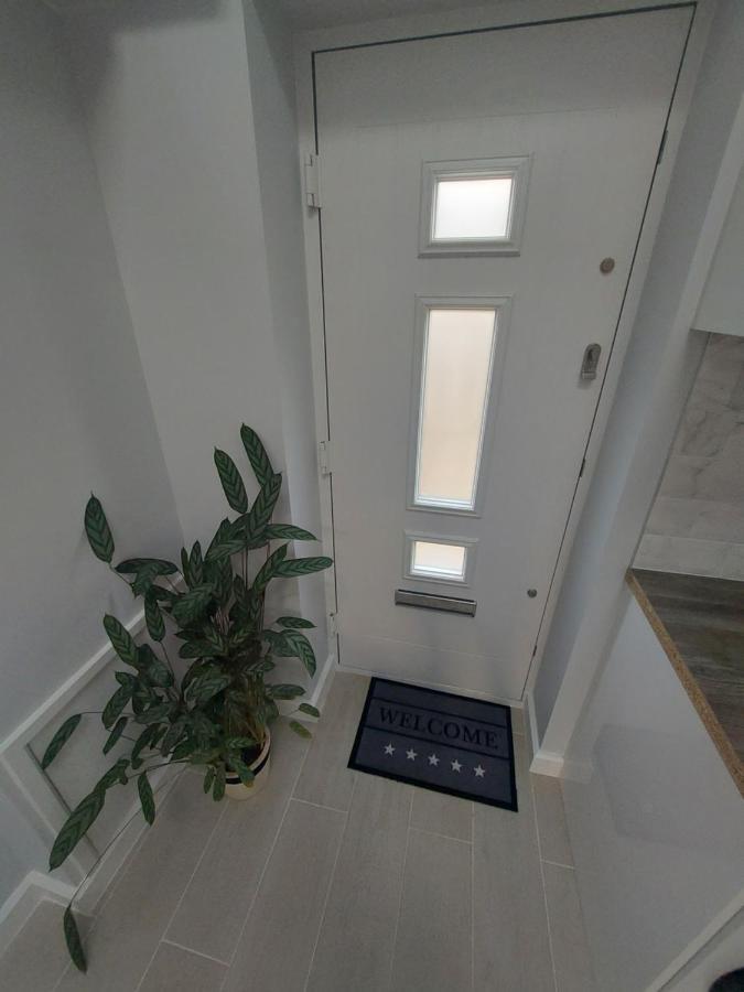 New, Stylish Studio Flat With Private Patio And Free On-Street Parking Check Out At 11Am Bournemouth Exterior photo