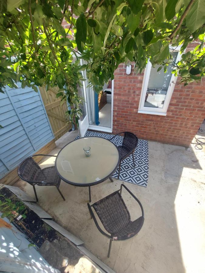 New, Stylish Studio Flat With Private Patio And Free On-Street Parking Check Out At 11Am Bournemouth Exterior photo