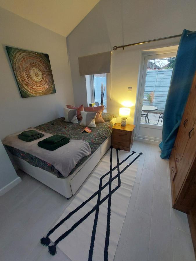 New, Stylish Studio Flat With Private Patio And Free On-Street Parking Check Out At 11Am Bournemouth Exterior photo